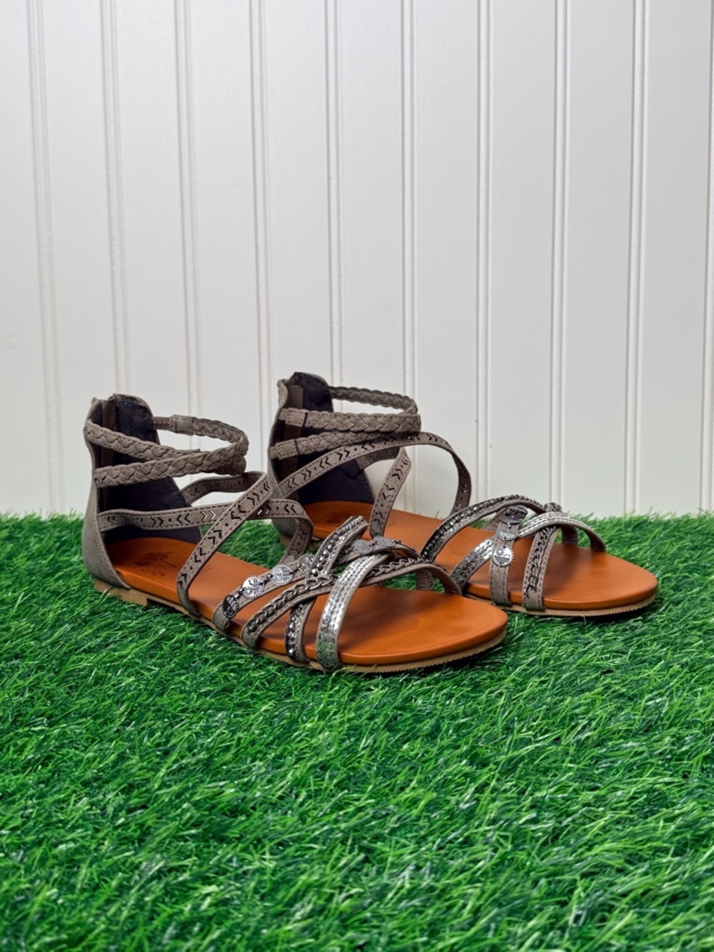 Jellypop Manilla Women’s Gladiator Sandal Taupe Braided/Embellished Size-8.5 EUC